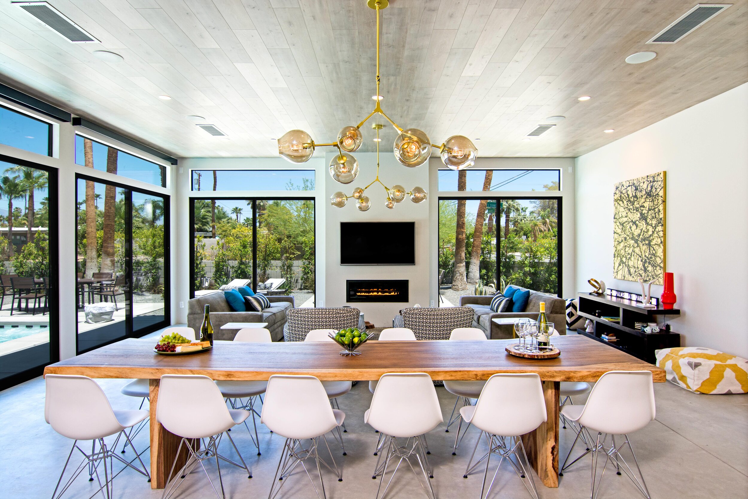 The Ultimate Large Group Airbnb, 5 Palms Estate